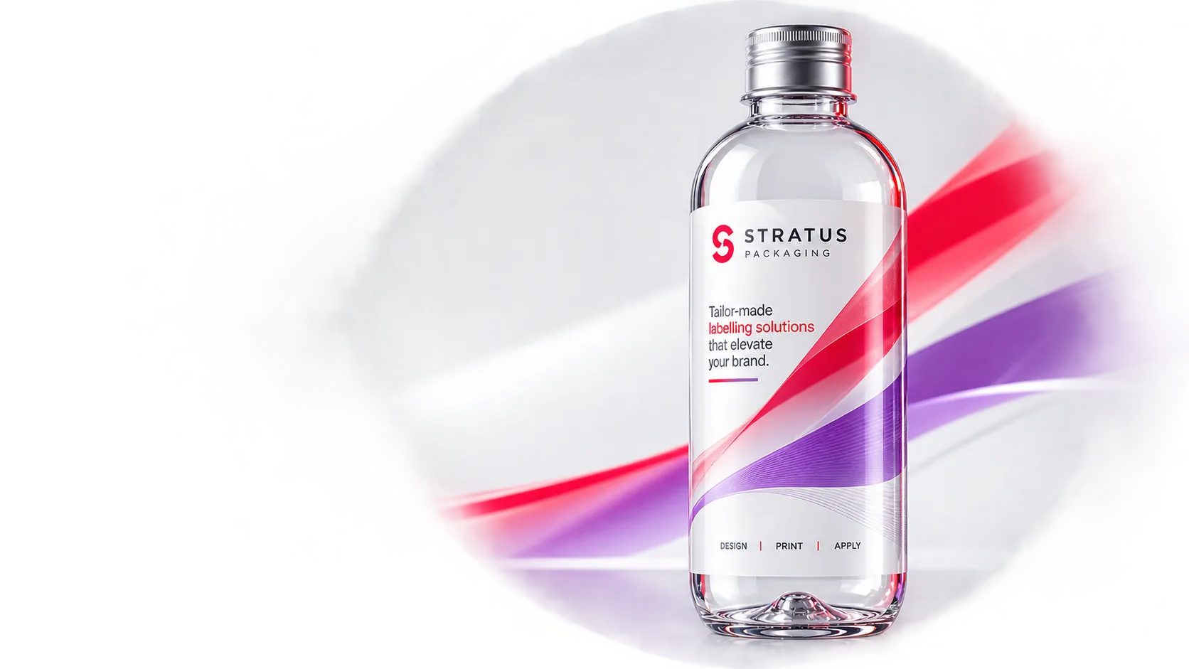 Flacon transparent habillé d'une étiquette Stratus, traversé par les vagues rouge et violette de la marque